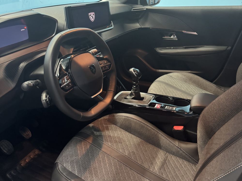 CERDÁ MOTORS | PEUGEOT 208 Allure 100 SS 6 Vel - Año 2025 - Km 22.000 CERDÁ MOTORS | PEUGEOT 208 Allure 100 SS 6 Vel - Año 2025 - Km 22.000